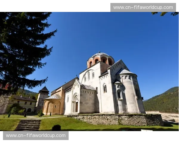 奥尔良的荣光与阿尔勒的静谧：一场穿越时空的对话